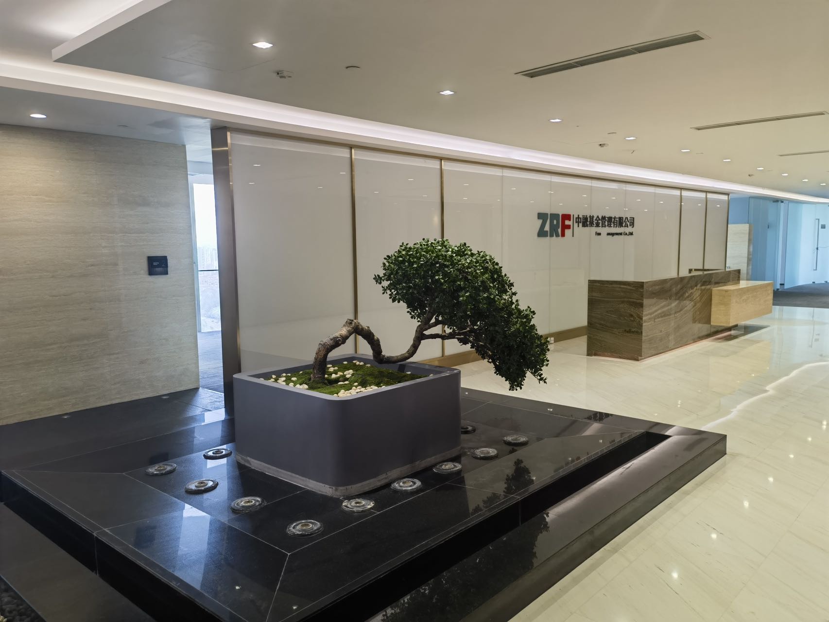 中航产融大厦       4500 平米办公室   